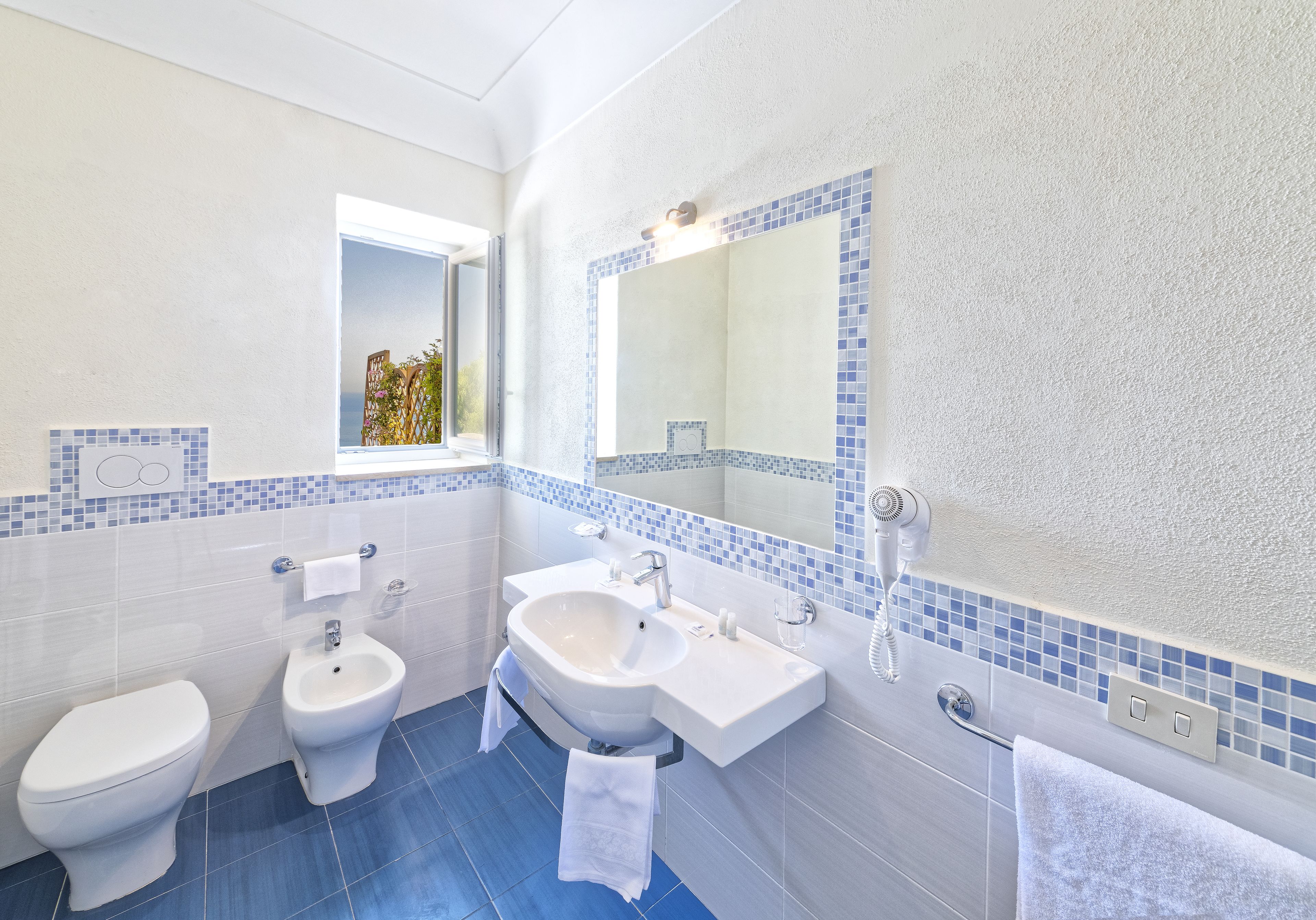 junior suite, terrace | bathroom | shower, free toiletries, hair dryer, bidet