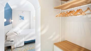 Triple Room | Minibar, in-room safe, individually decorated, individually furnished