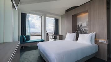 Pillowtop beds, in-room safe, desk, laptop workspace