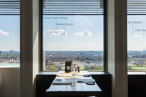 2 restaurants, lunch served