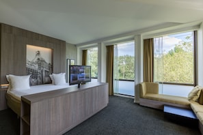 1 bedroom, pillowtop beds, in-room safe, desk
