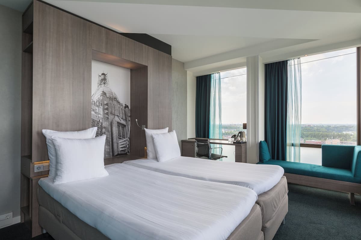 Habitación Deluxe (1 Twin Bed) | Colchones con acolchado adicional, caja fuerte, escritorio