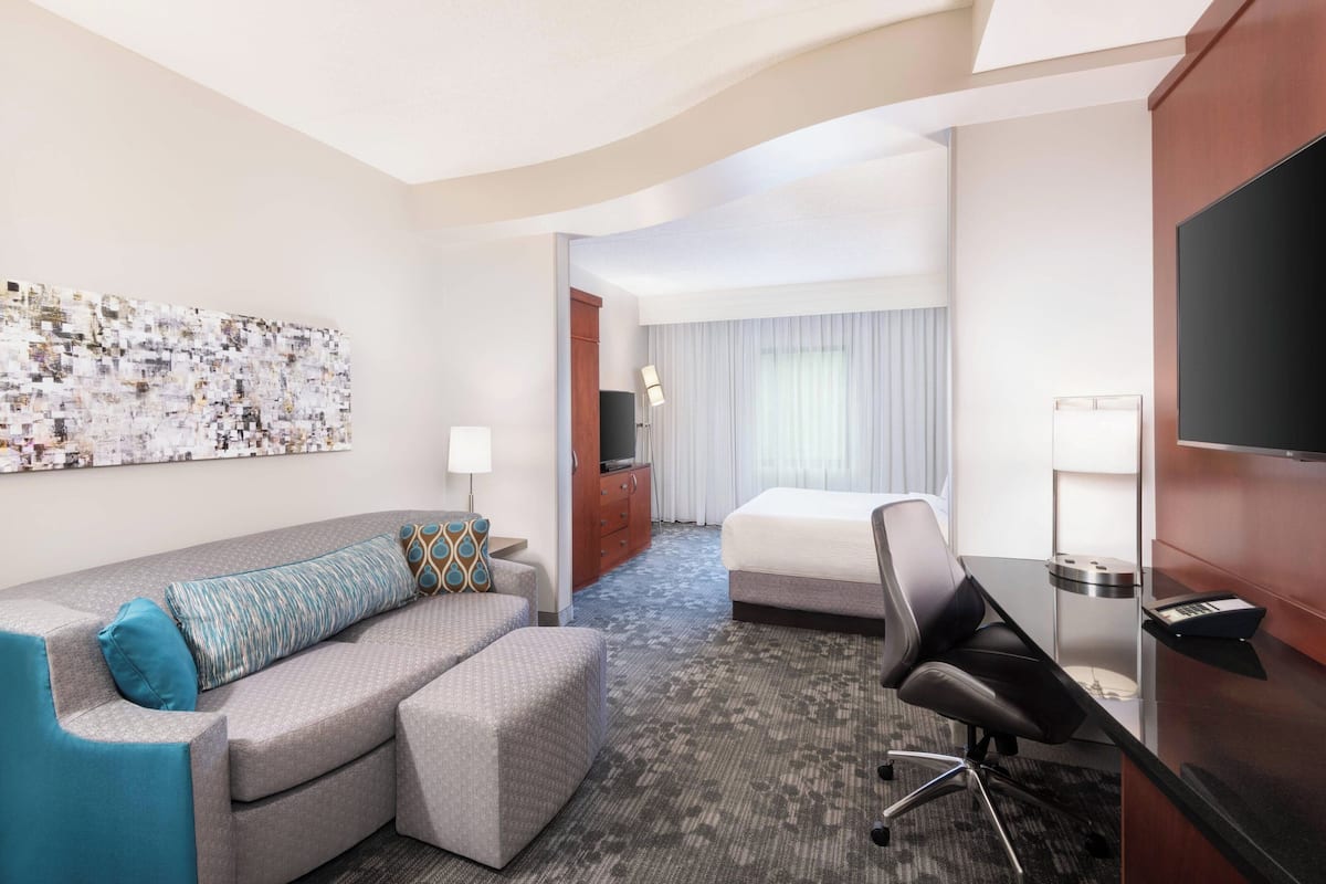 Suite, 1 King Bed with Sofa bed | Living area