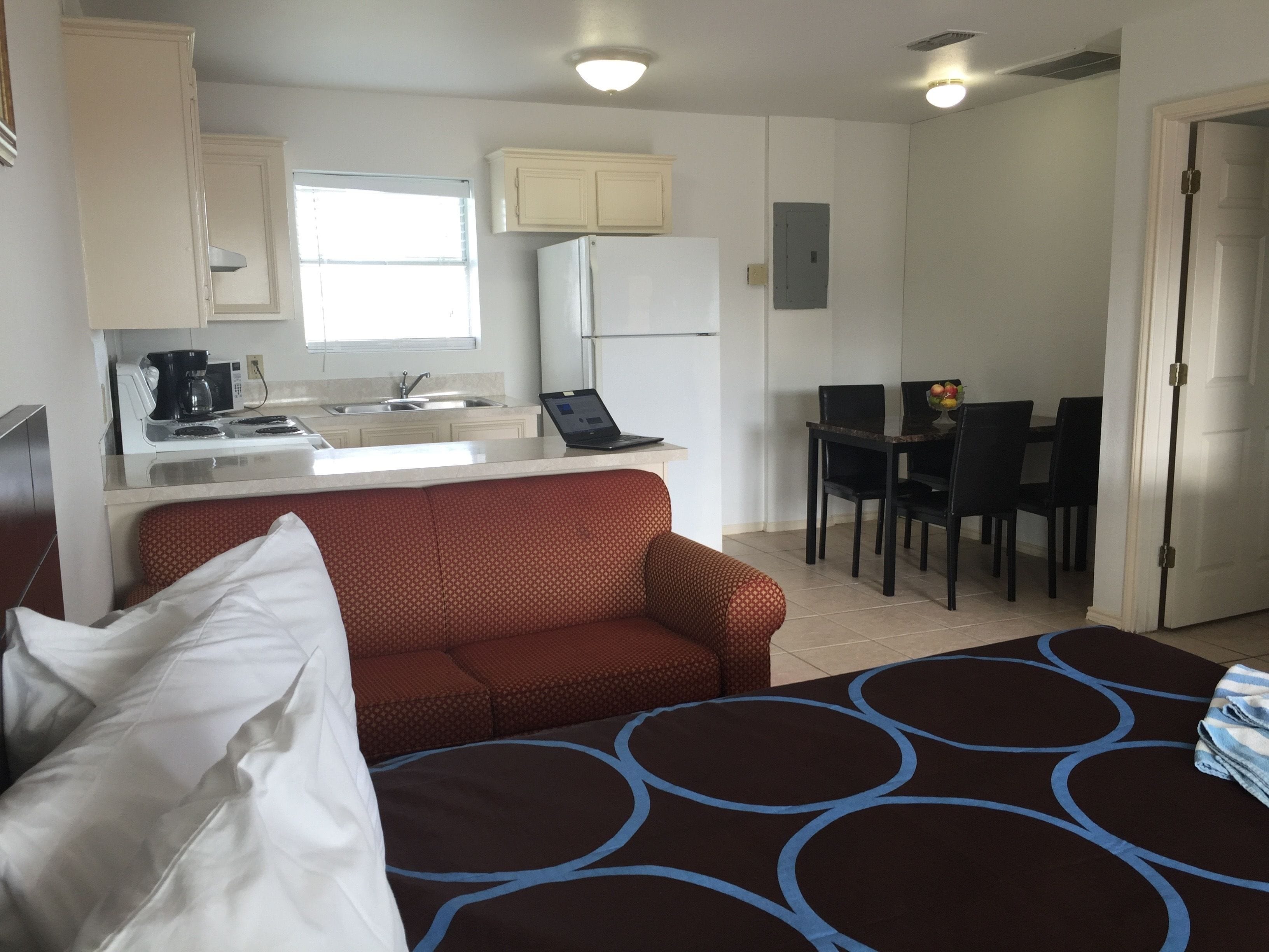 Fer et planche à repasser, accès au Wi-Fi (inclus), literie fournie