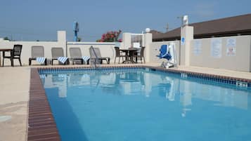 Outdoor pool, sun loungers