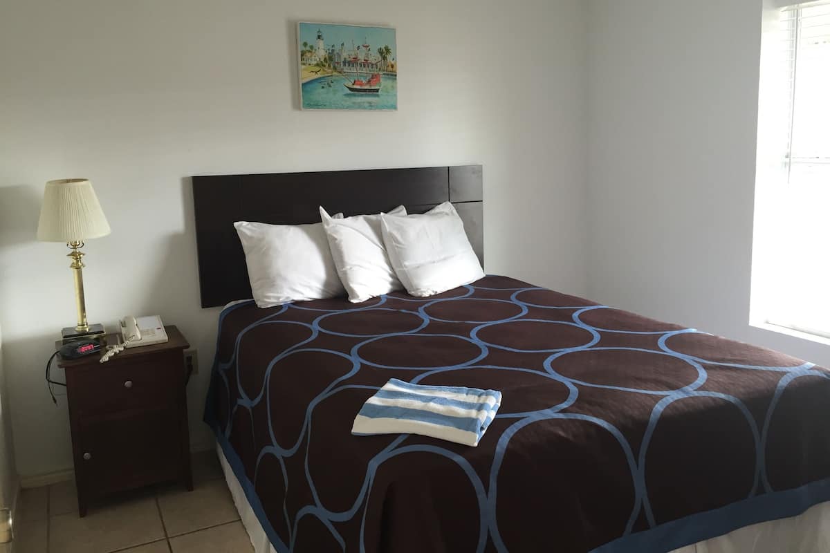 Iron/ironing board, free WiFi, bed sheets, wheelchair access