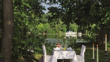Breakfast, lunch, dinner served; Regional cuisine, garden views