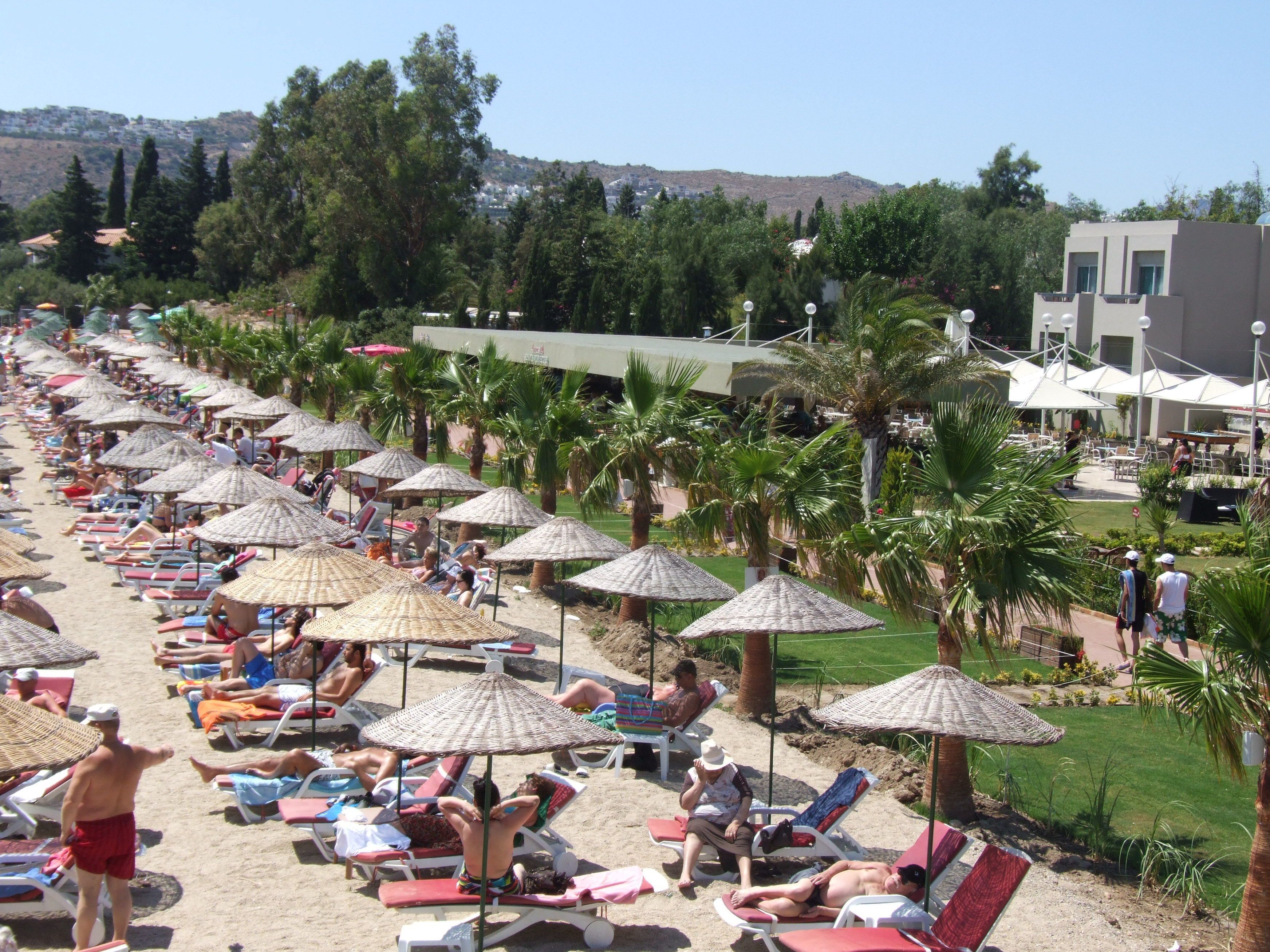 Private beach, sun-loungers, beach umbrellas, beach towels