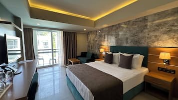 Standardzimmer, 1 Schlafzimmer | Hochwertige Bettwaren, Minibar, Zimmersafe, Schreibtisch