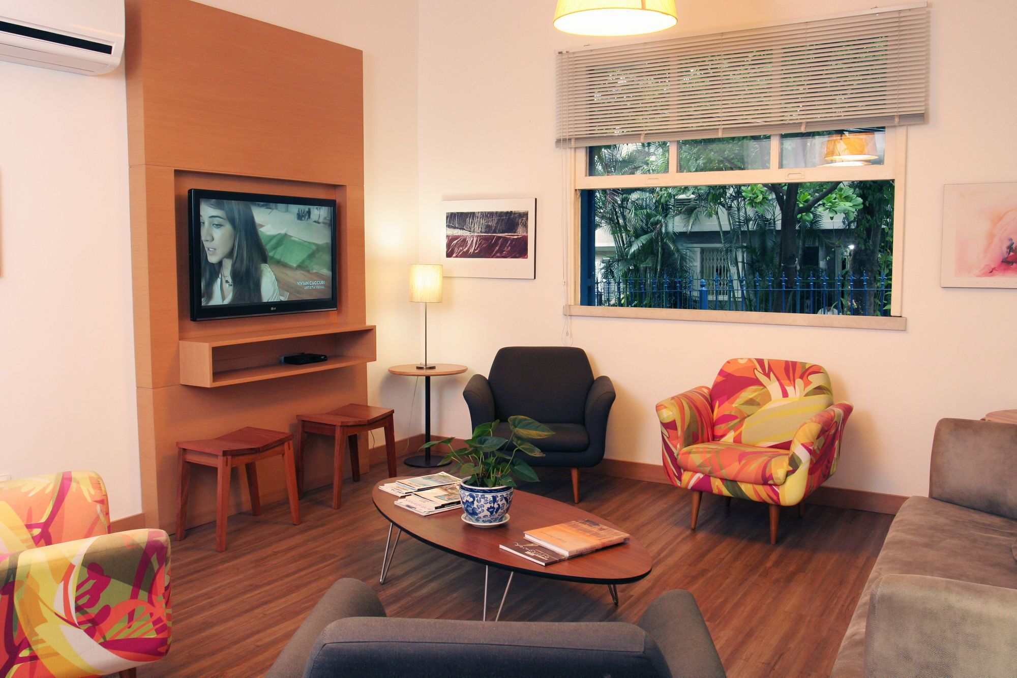 28-inch lcd tv with cable channels, tv