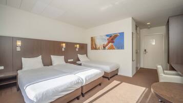 Luxury-Dreibettzimmer | 1 Schlafzimmer, Schreibtisch, kostenloses WLAN, Bettwäsche