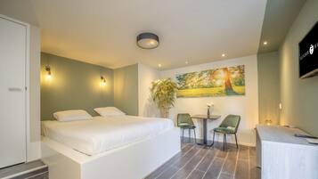 Junior Suite | Desk, free WiFi, bed sheets