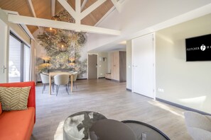 Luxury Apartment, Terrace | Desk, free WiFi, bed sheets
