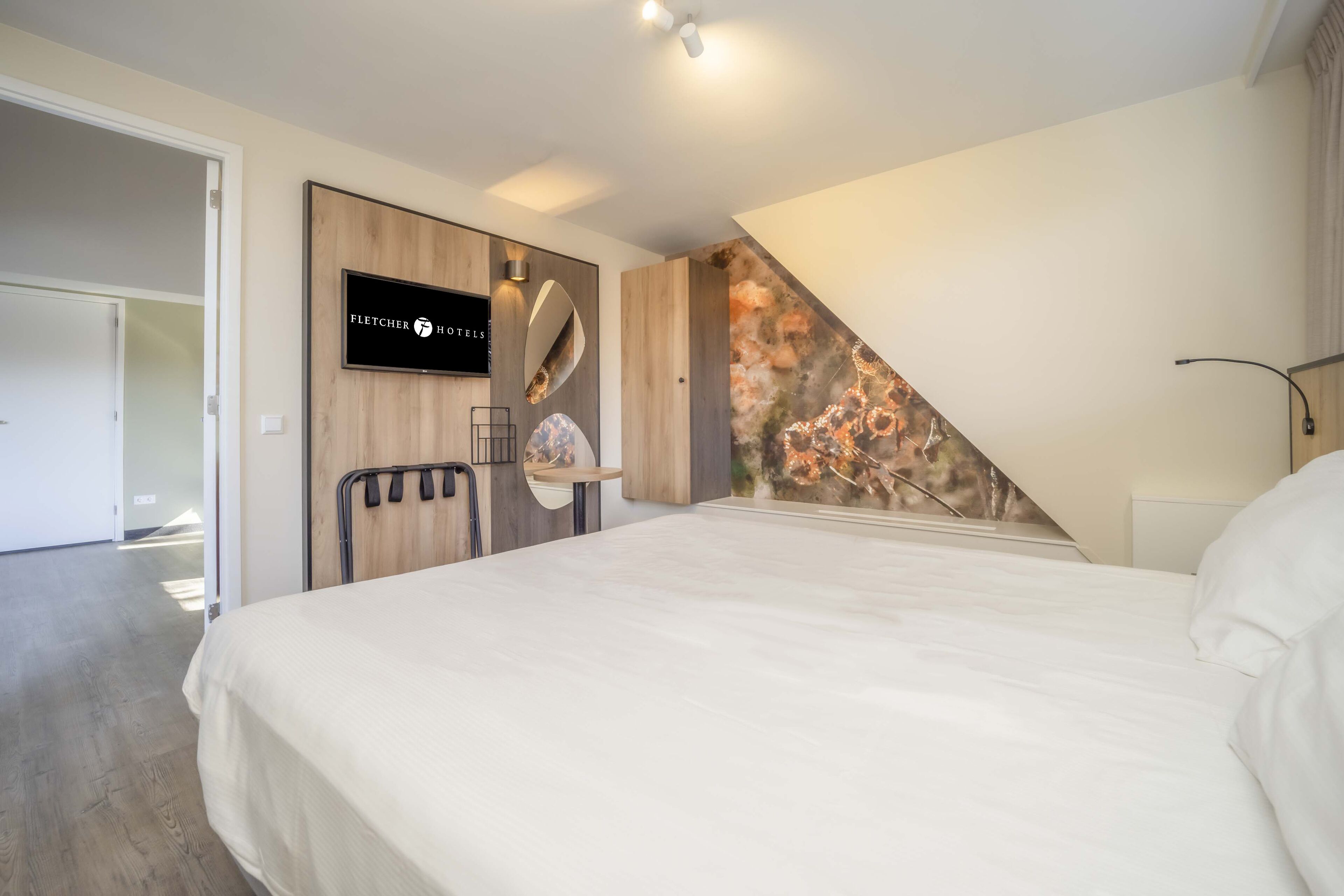 Luxury Apartment, Terrace | Desk, free WiFi, bed sheets