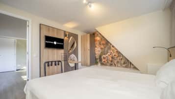 Luxury Apartment, Terrace | Desk, free WiFi, bed sheets