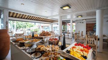 Free daily full breakfast