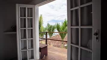 Chambre avec lits jumeaux, patio, vue mer
