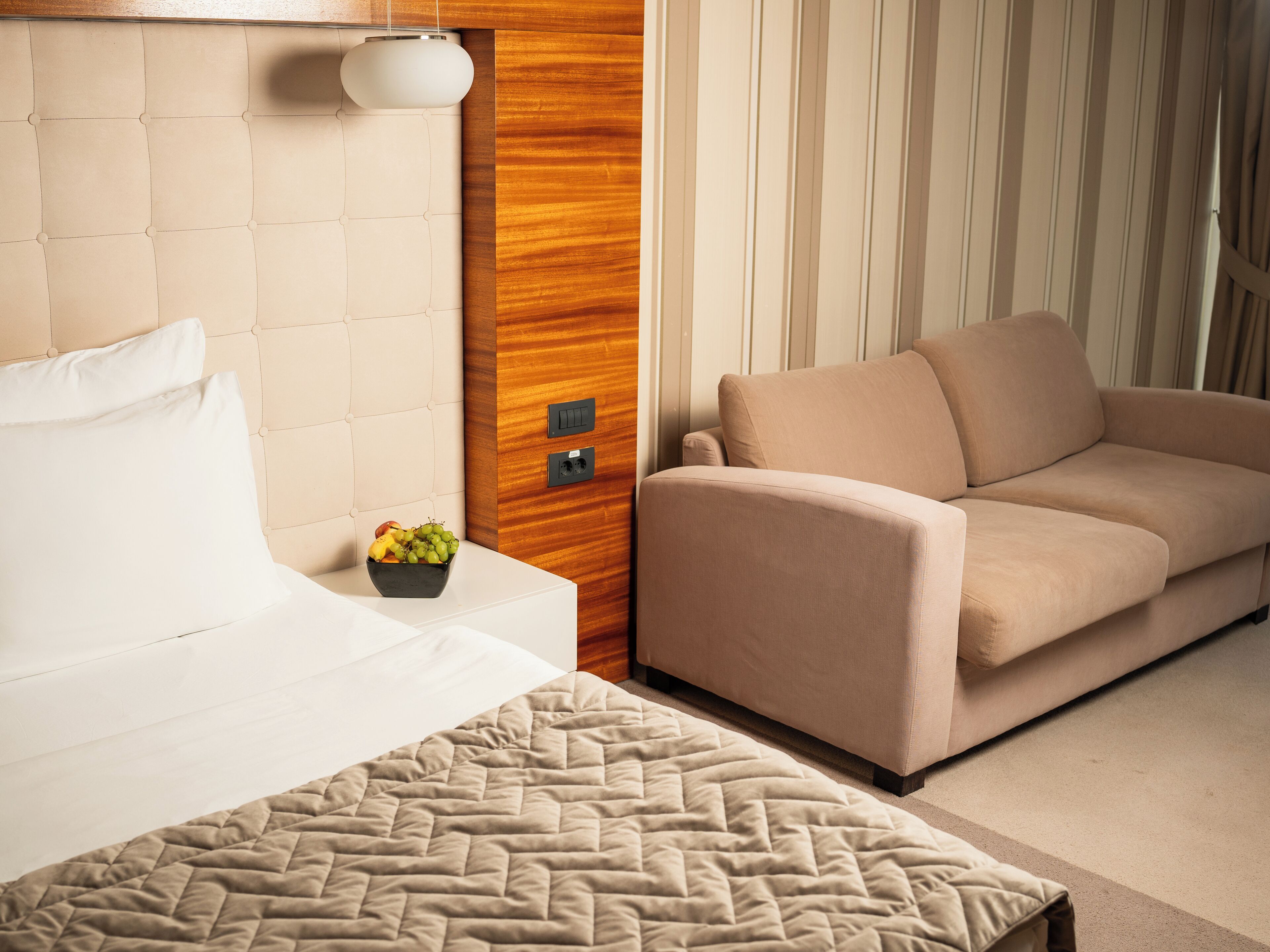 double room | minibar, in-room safe, desk, soundproofing