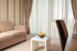 Quarto casal | Frigobar, cofres nos quartos, escrivaninha, quartos à prova de som