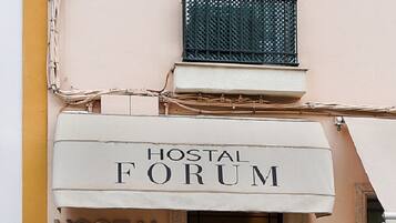 Pintu masuk hartanah