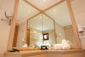 Villa (Jasmine 1) | Bathroom