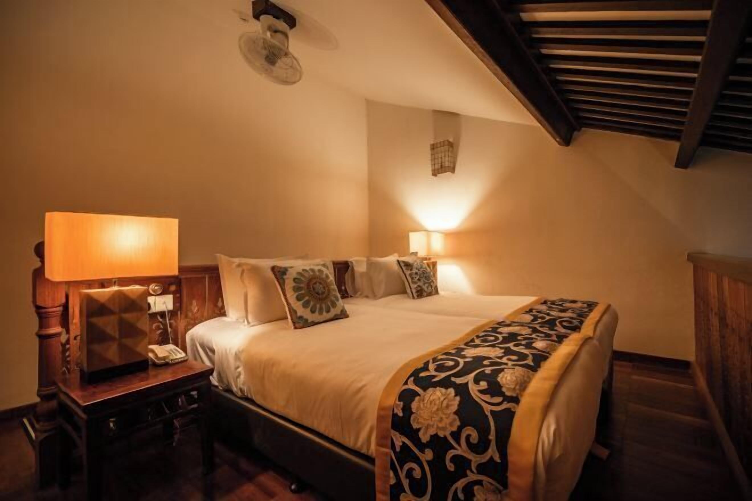 Premium bedding, free minibar, in-room safe, desk