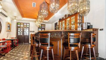 Cocktail bar