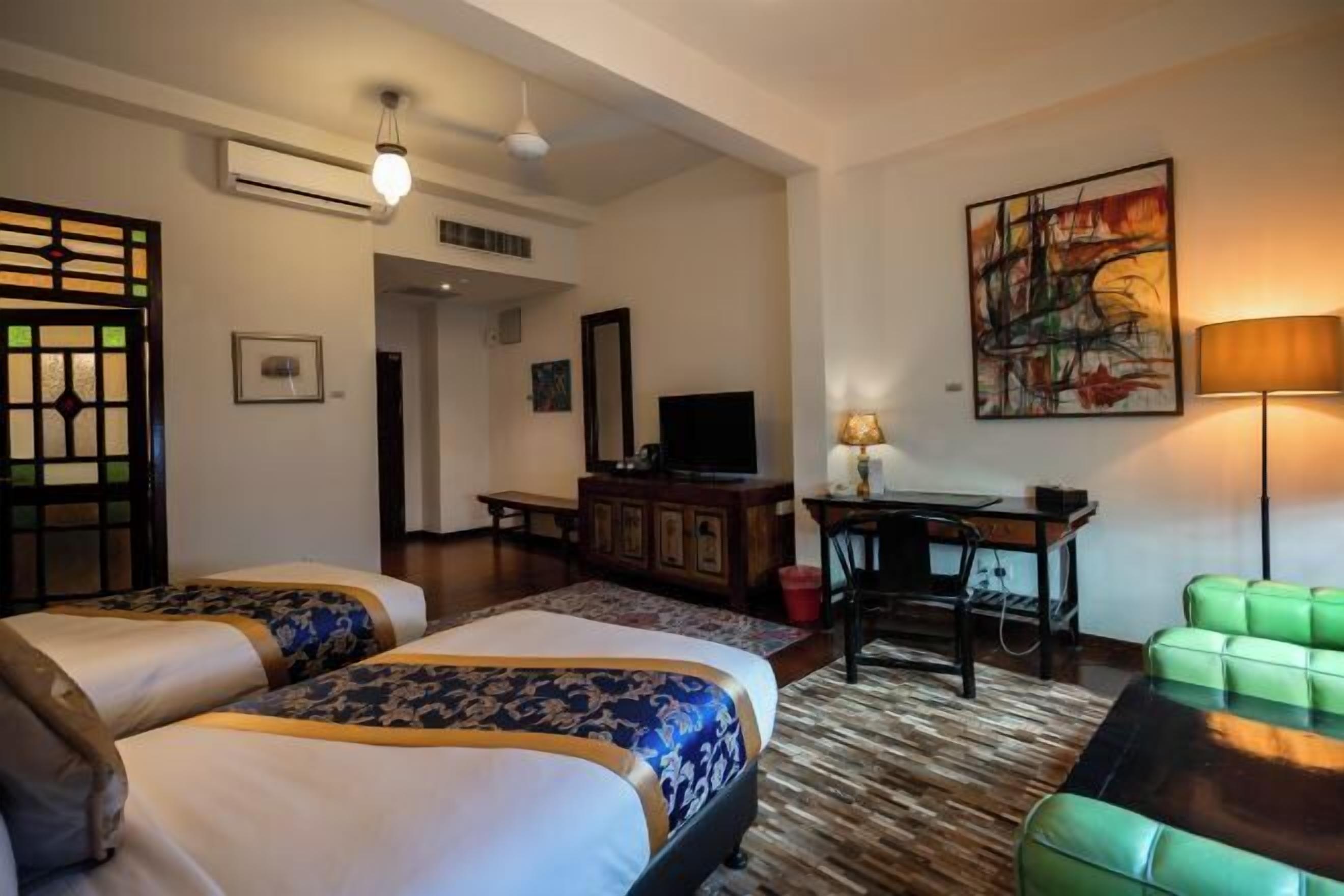 Premium bedding, free minibar, in-room safe, desk