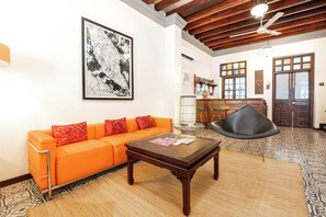 Clarke Terrace House with Private Outdoor Jacuzzi | Interior