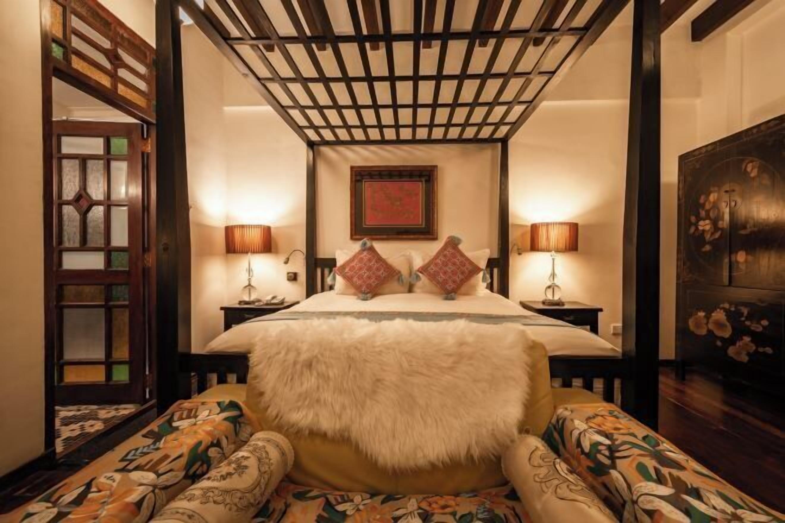 Premium bedding, free minibar, in-room safe, desk