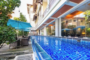 Kolam renang terbuka