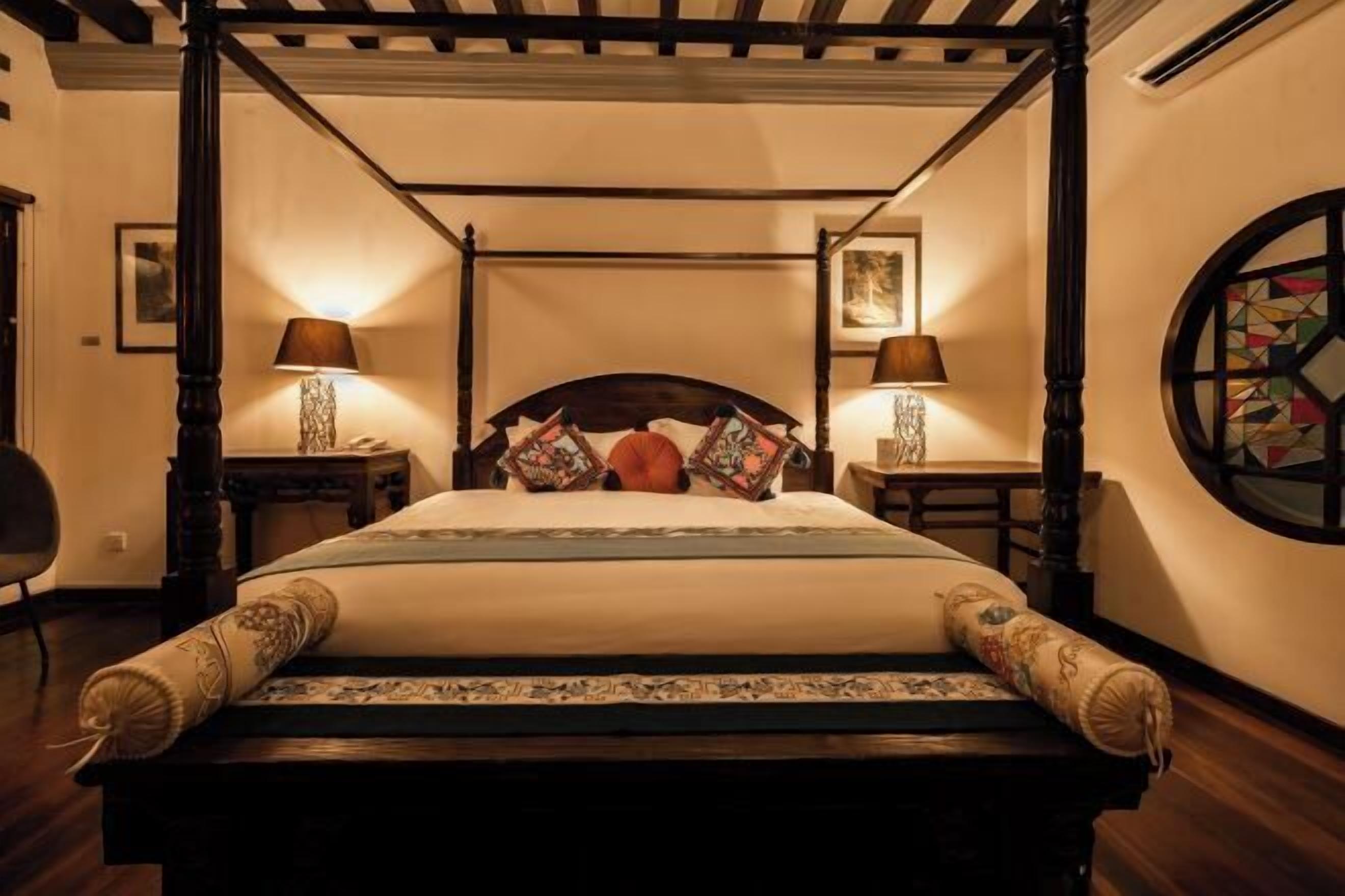 Premium bedding, free minibar, in-room safe, desk