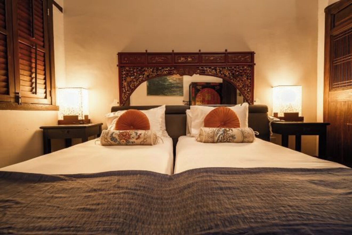 Premium bedding, minibar (free items), in-room safe, desk
