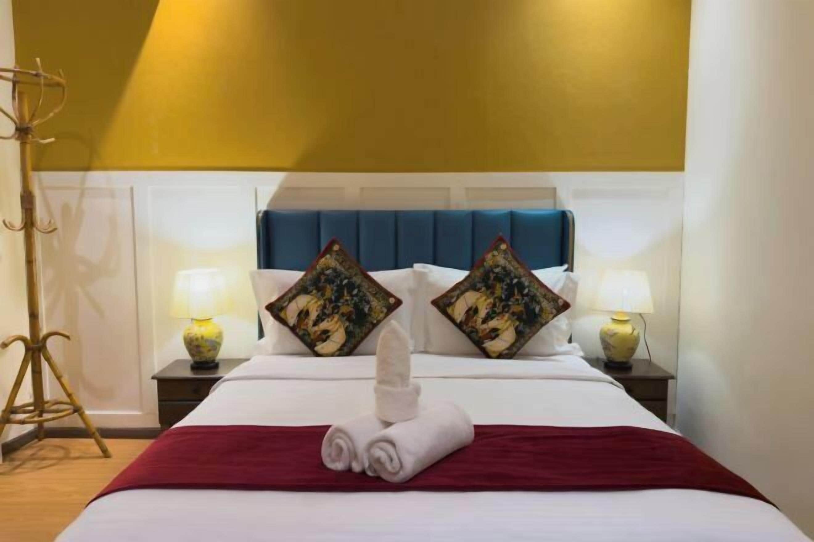 Premium bedding, free minibar, in-room safe, desk