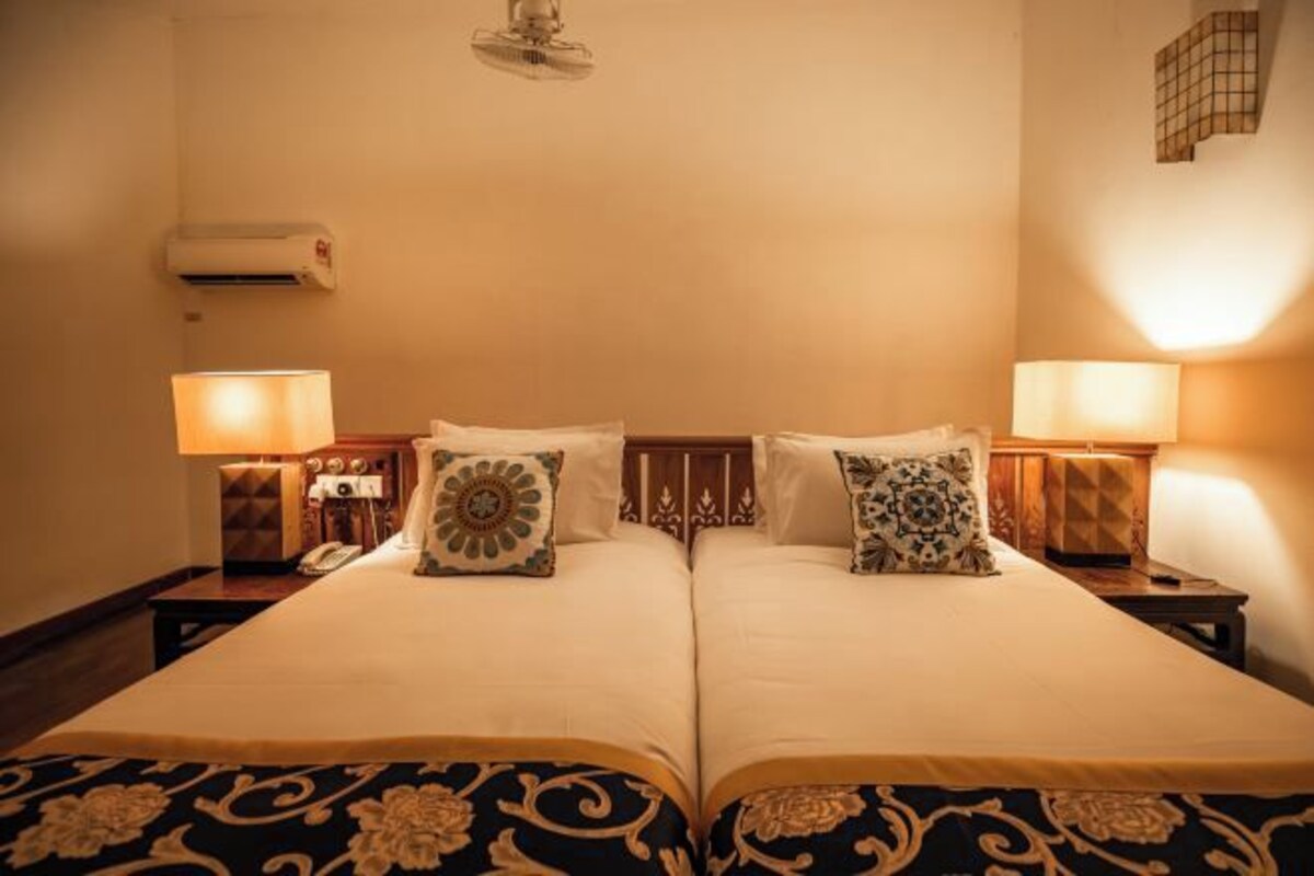 Premium bedding, minibar (free items), in-room safe, desk