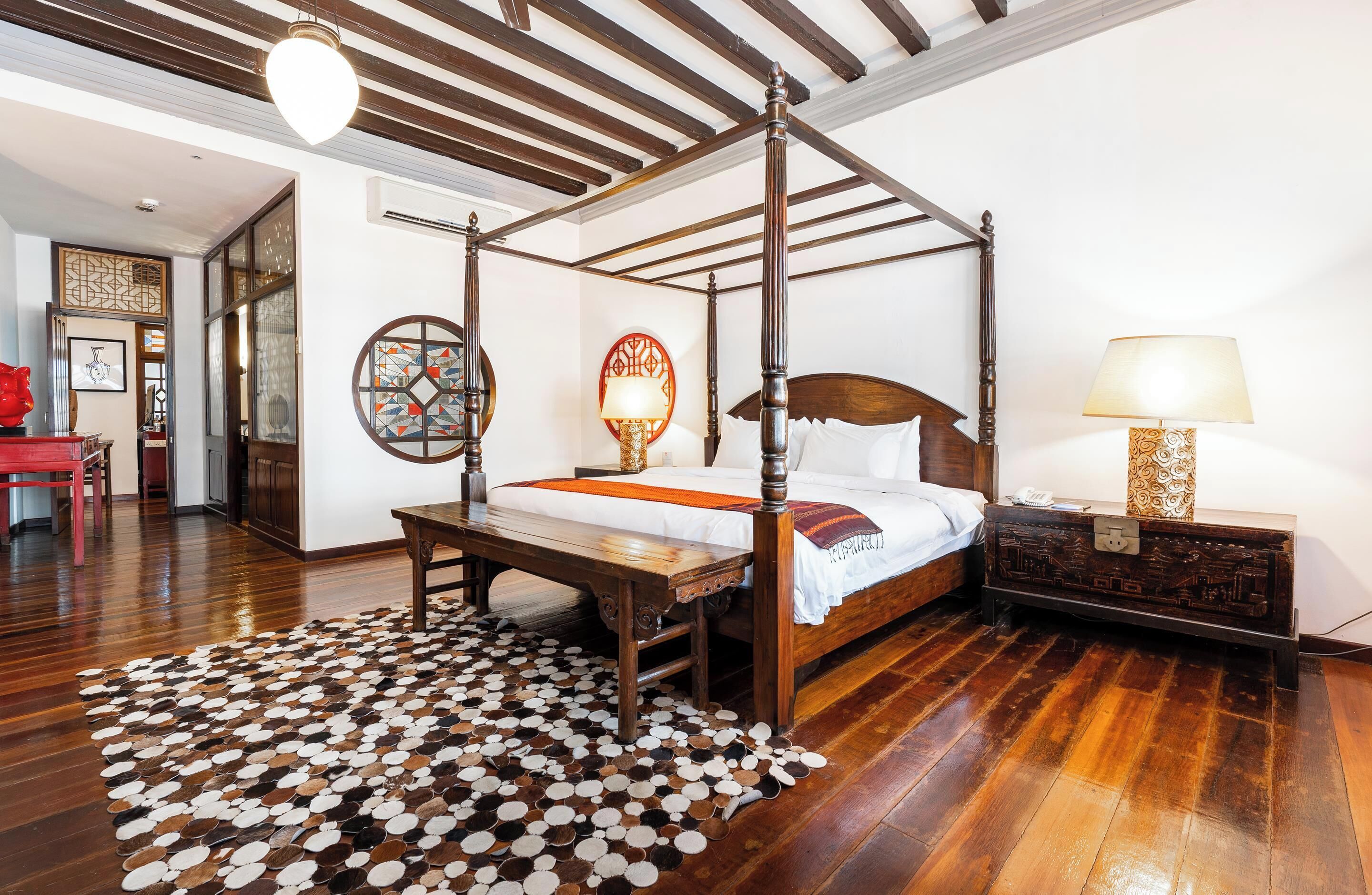 Transfer One-Bedroom Suite with Jacuzzi