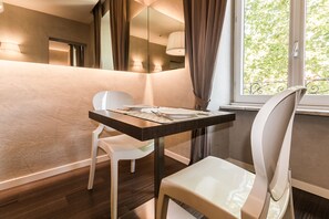 Esmorzar diari d'estil bufet (6 EUR per persona) 