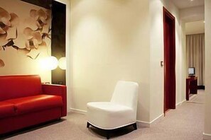 32-inch TV with satellite channels - Fabio Massimo Design Hotel (Rome)