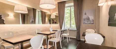 Frokostbuffé hver dag (EUR 6 per person)