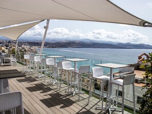 Cocktailbar, stranduitzicht, dagelijks geopend