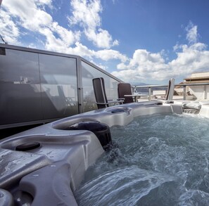 Suite, Terraza (and Jacuzzi) | Vista desde la habitación