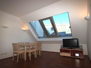 Apartment, Kitchen | In-room dining