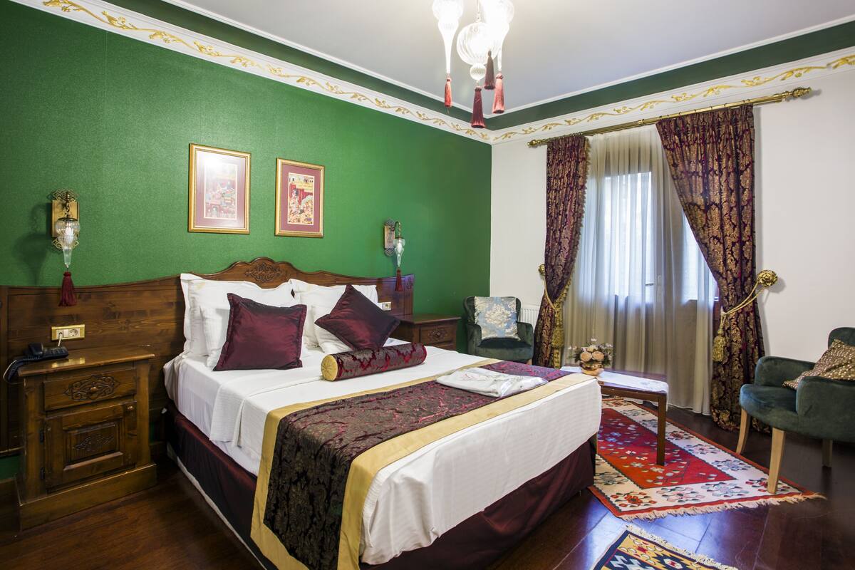 Egyptian cotton sheets, premium bedding, down duvets, pillow-top beds