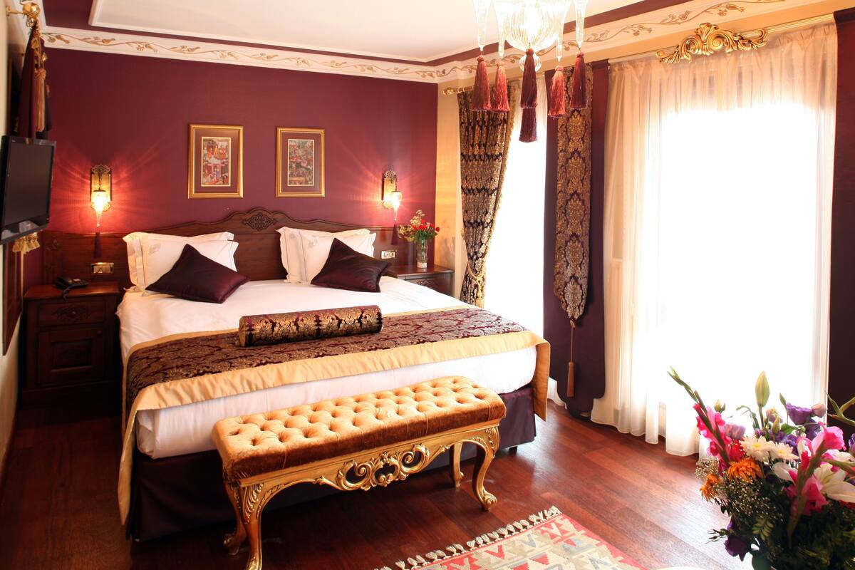 Executive Suite | Egyptian cotton sheets, premium bedding, down duvets, pillow-top beds