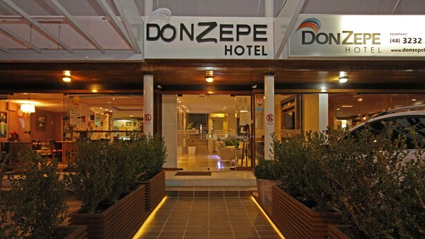 The exterior of the Donzepe Hotel with a tiled entrance and potted plants on either side. - Hotel Don Zepe (Florianópolis)