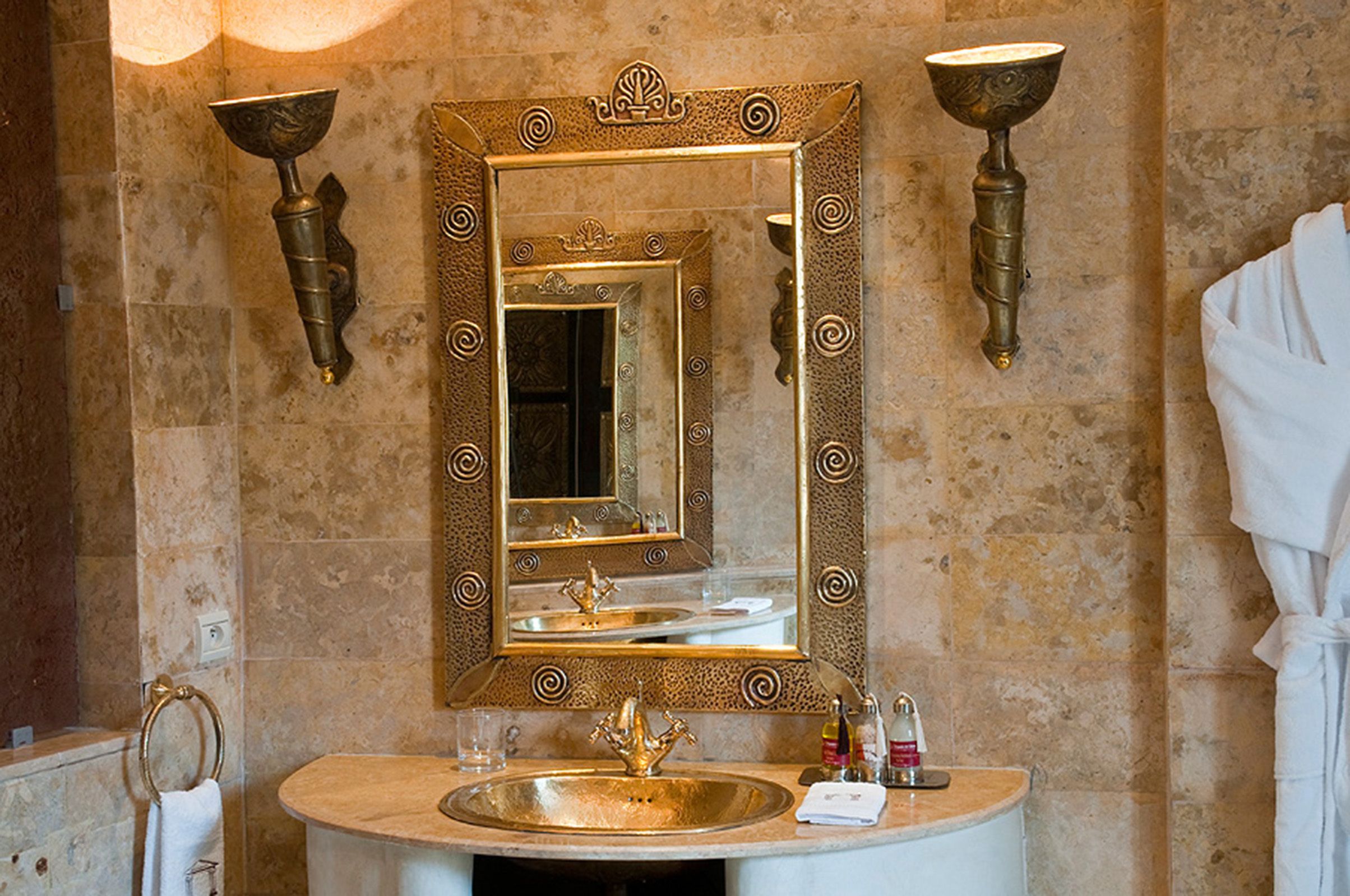 junior room (gladiator) | bathroom sink