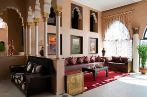 Lobby sitting area - Le Temple des Arts (Ouarzazate)