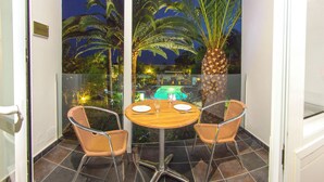 Familieleilighet, 2 soverom, kjøkken | Terrasse/patio