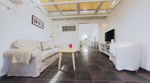 Panoramic Apartment, 1 Bedroom, Kitchen, Garden View | Living area