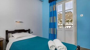 Twin Room (Front View) | Free cots/infant beds, free WiFi, bed sheets - Elefteria (Leros)